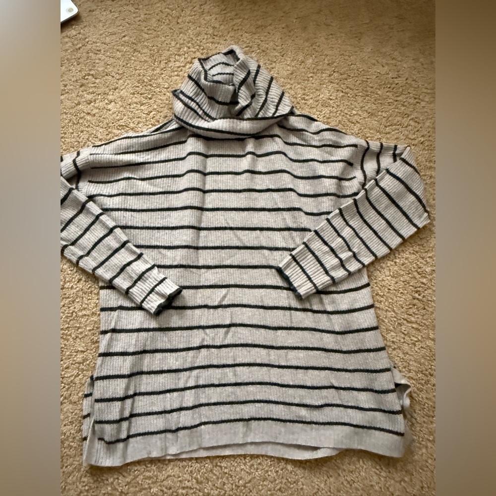 Madewell Turtleneck - Picture 1 of 8